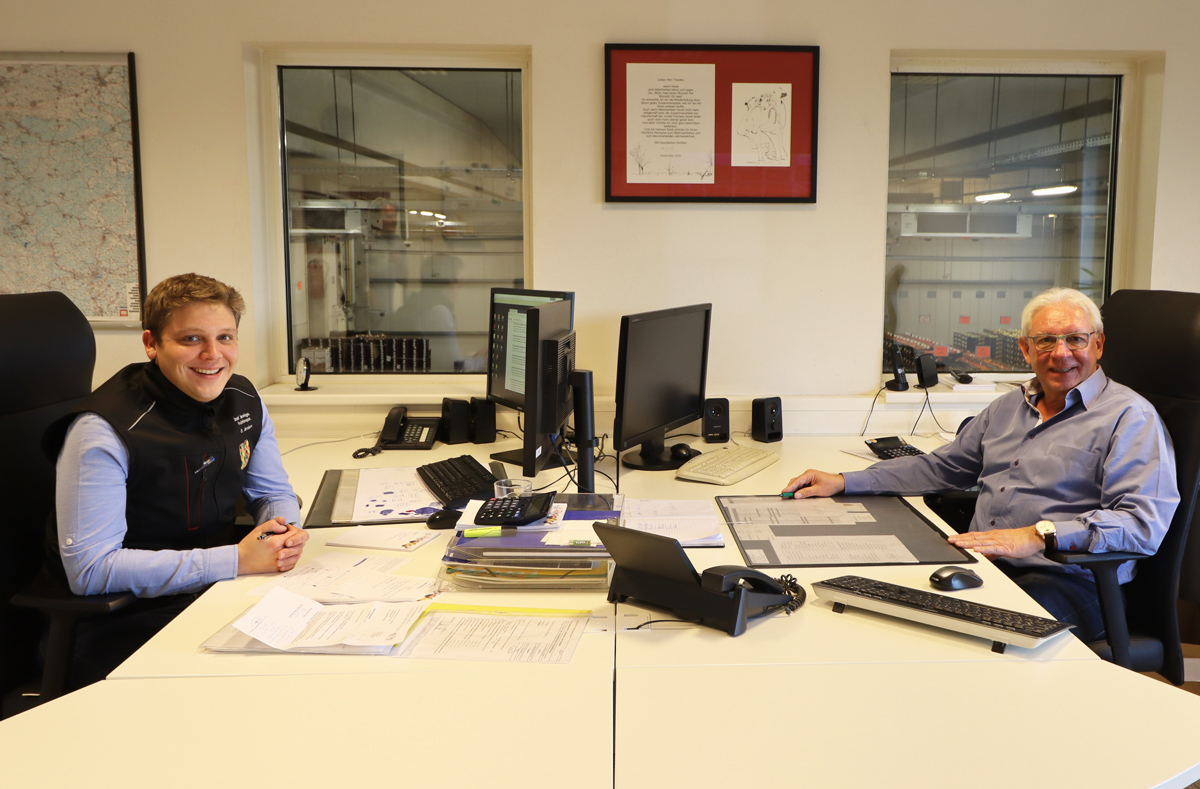 Bernd und Daniel Jenniges in ihrem Büro in Wuppertal