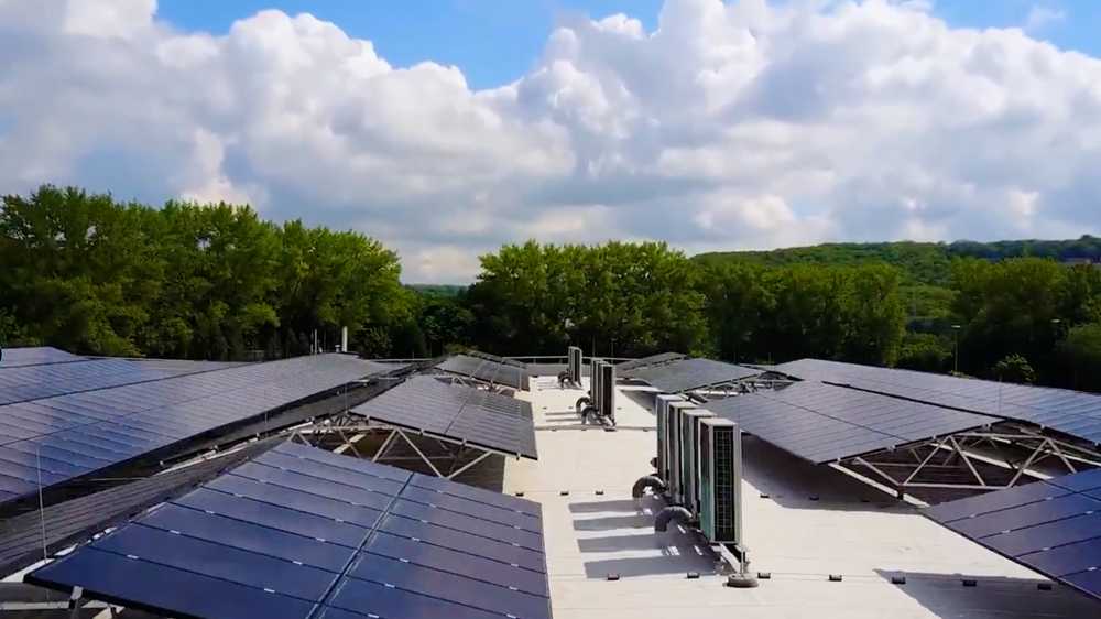 Solaranlage auf dem Hallendach
